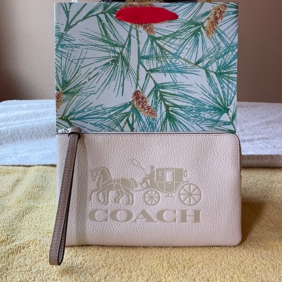 🐴 COACH LARGE CORNER WRISTLET WITH HORSE AND CARRIAGE 🐴 - Picture 9 of 16